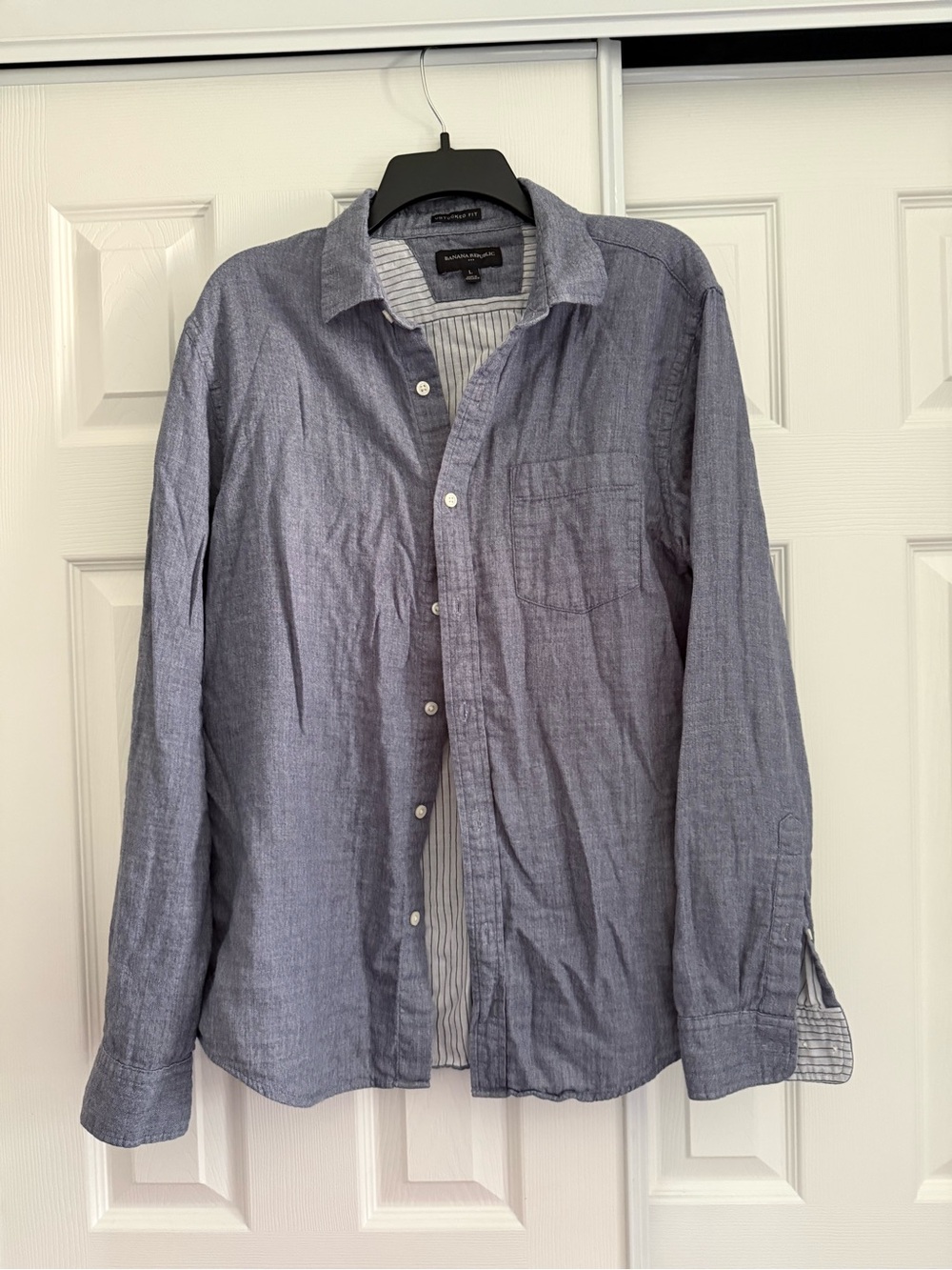 2 Men’s Banana Republic Shirts - SIZE L - blue chambray and pink
